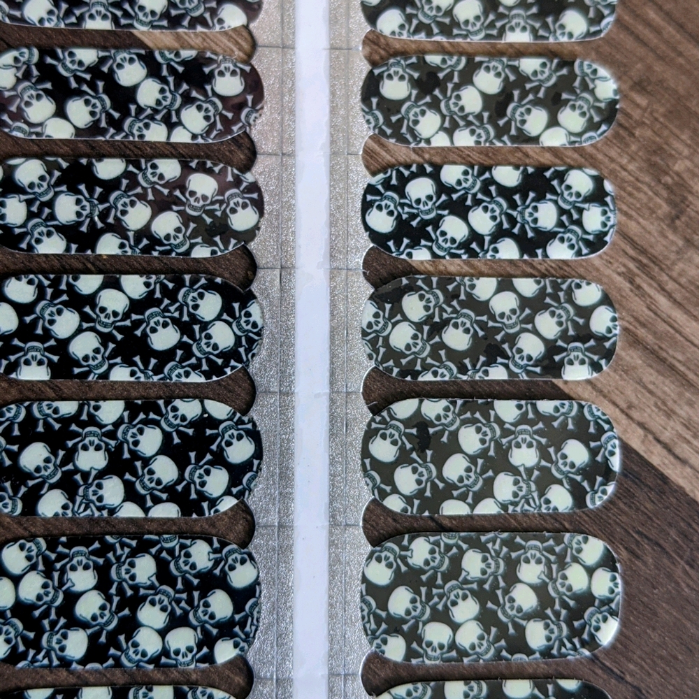 Nail Wraps - Skull and Crossbones 🏴‍☠️☠️